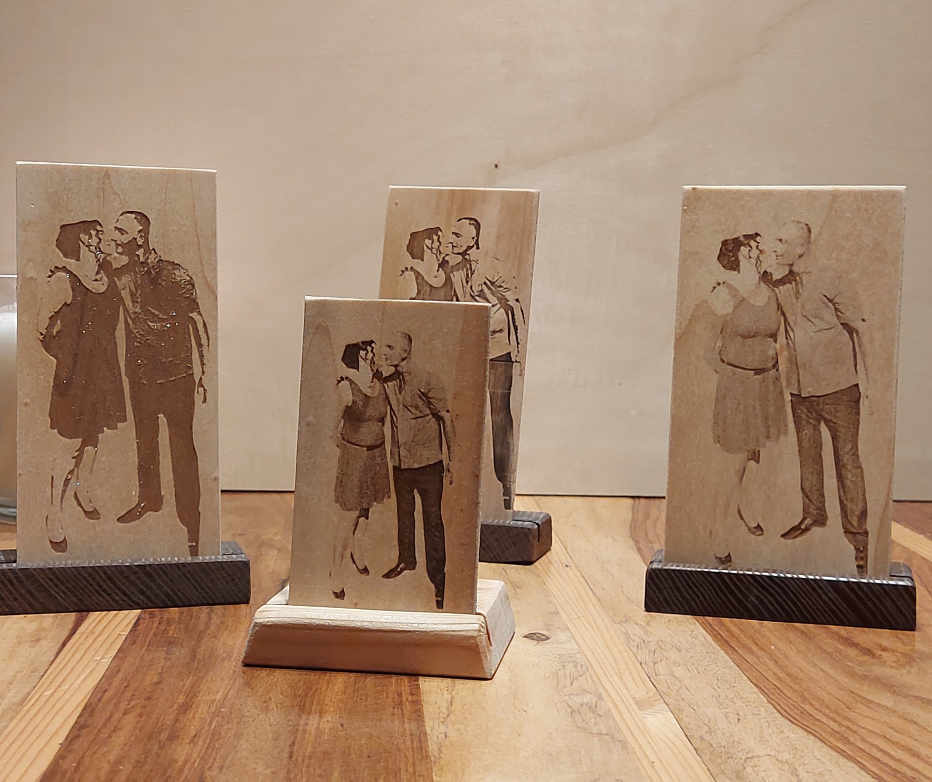 "Dvoje ljudi, jedna priča – ugravirana zauvijek."